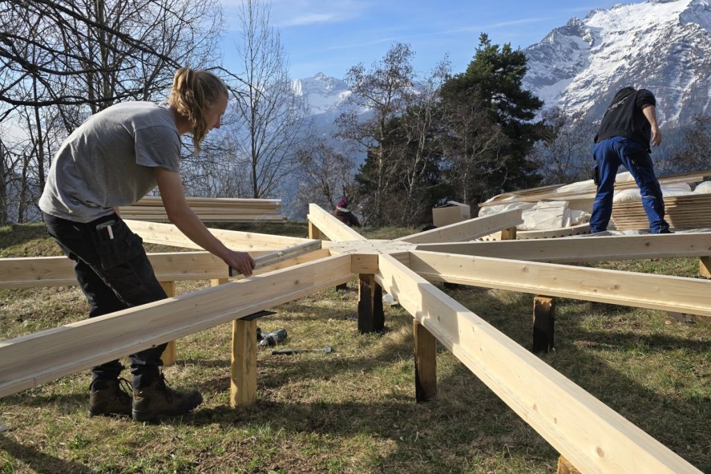 Bodenunterkonstruktion einer Wohnjurte in der Schweiz